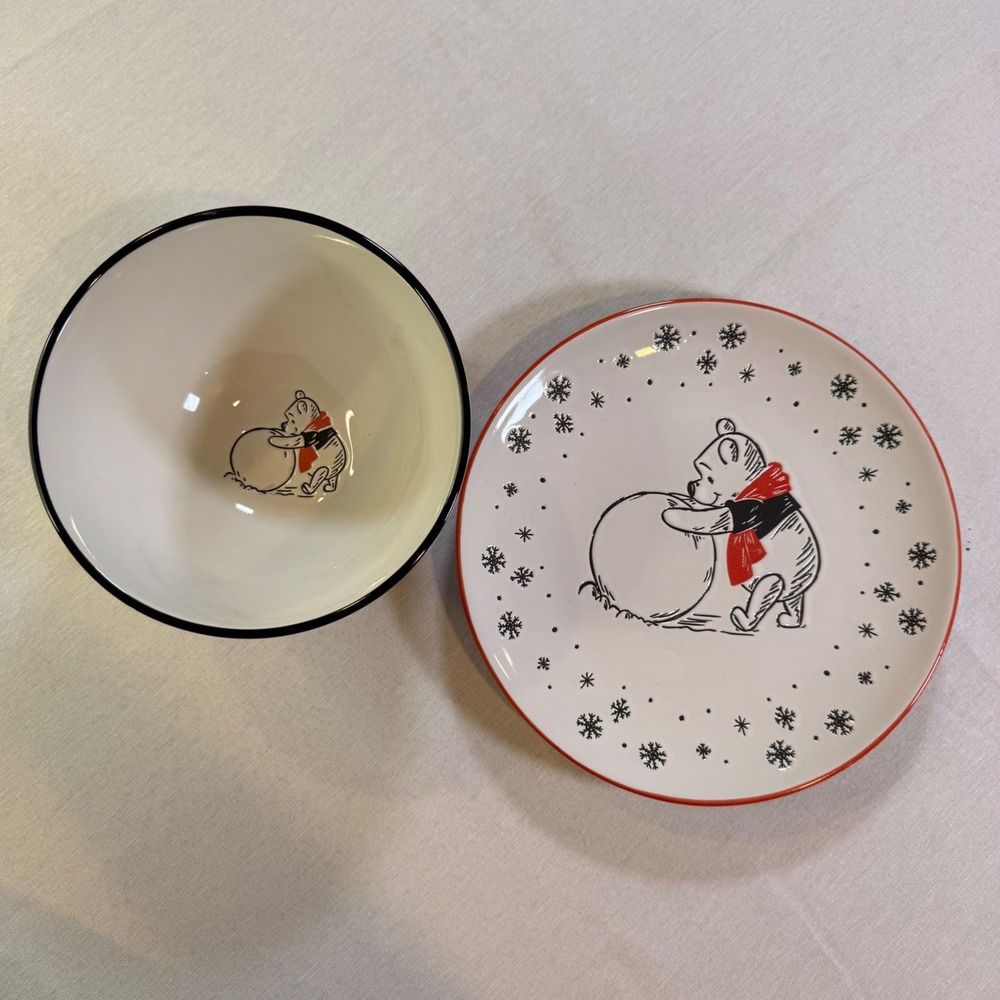 Disney Winnie the Pooh Bowl and Plate Set Zrike Scetch Collection White Winter